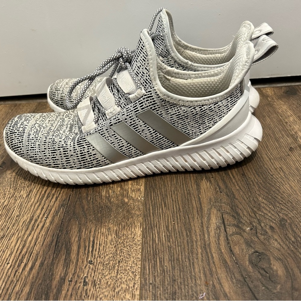 Adidas Tennis shoes